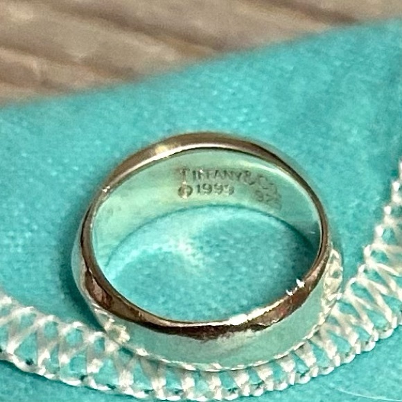 Authentic Tiffany & Co. Vintage Sterling Silver Dome Swirl Ring - Picture 5 of 6